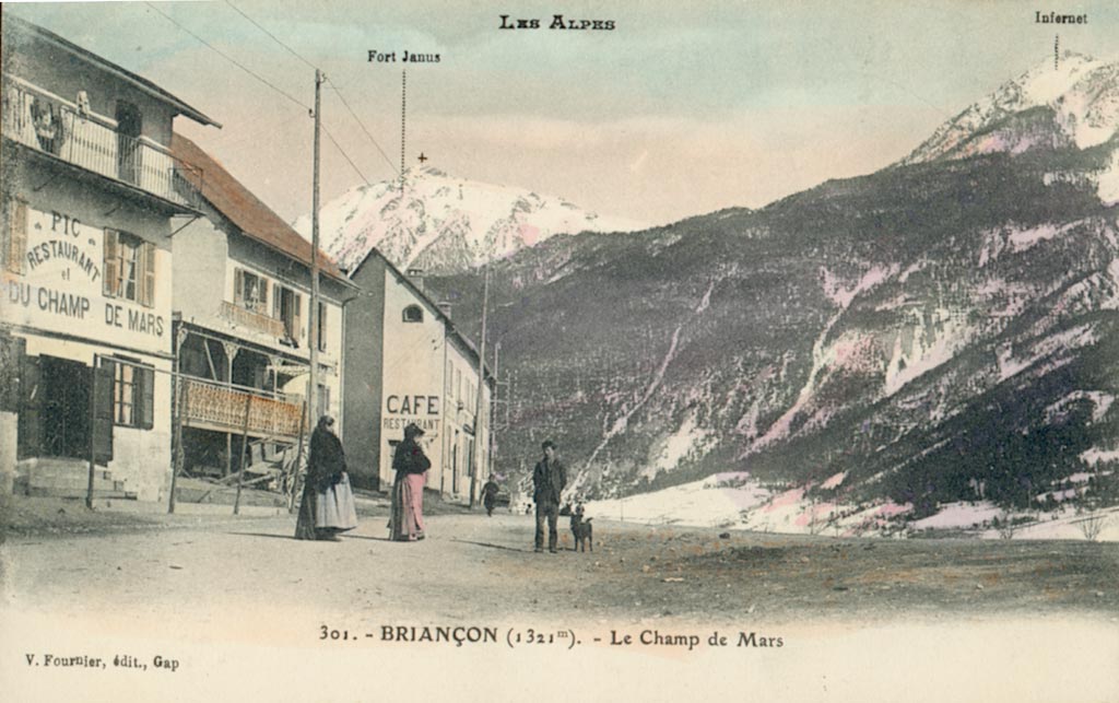 BRIANCON (1.321 m). - Le Champ de Mars