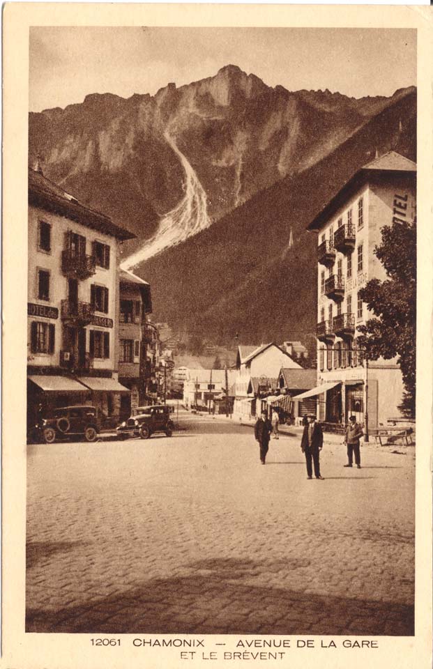 Avenue de la Gare et le Brévent