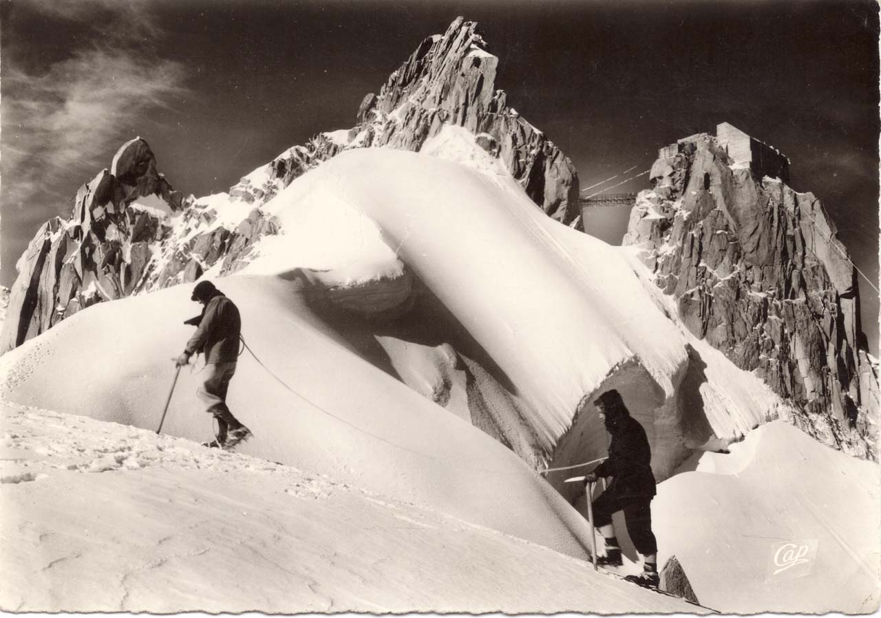 Les trois Pointes de l'Aiguille du Midi et la Gare supérieure du Téléférique