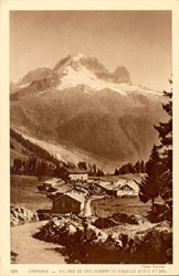 Village de Tréléchamp et Aiguille Verte et Dru