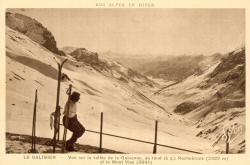 Le Galibier - Vue sur la vallée de la Guisanne, au fond (à g.) - Rochebrune (3.322 m) et le Mont Viso (3.841 m)